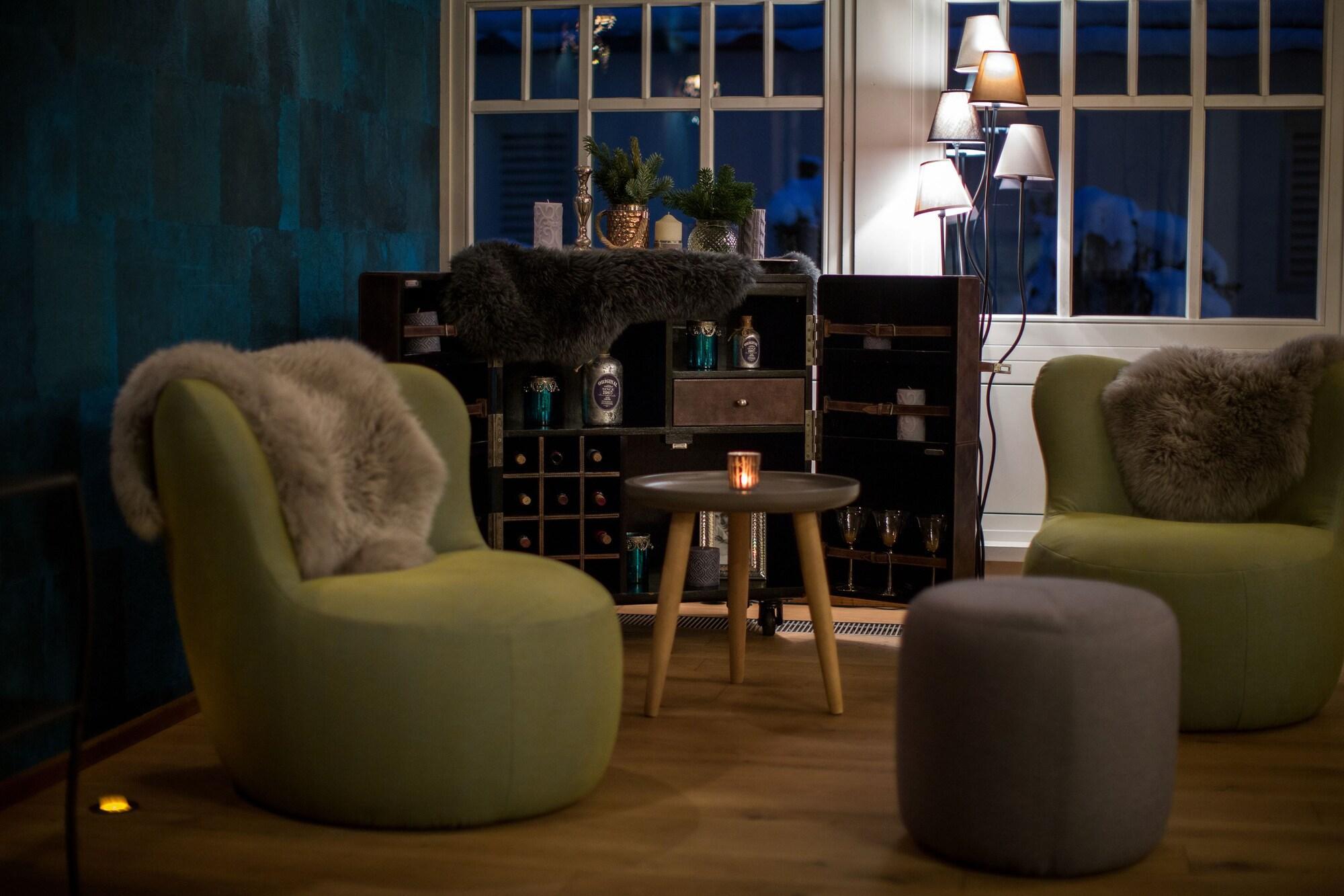 Two Timez - Boutique - With Ac Hotel