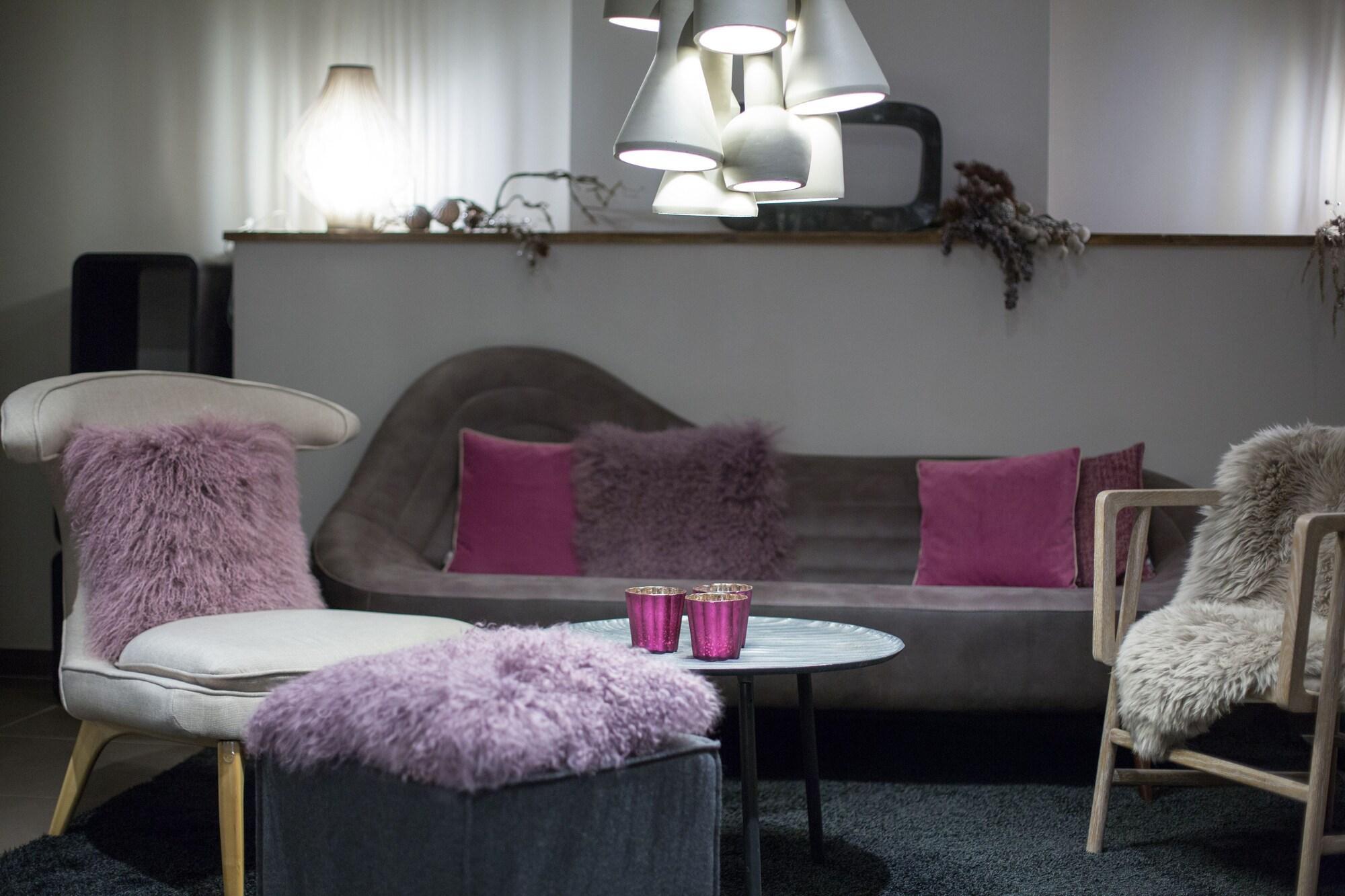 Hotel Two Timez - Boutique - With Ac
